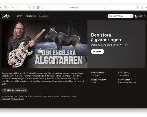 A screenshot of the SVTplay website, showing a program called 'Den Engelska Älggitarren', with a thumbnail of me holding my hybrid 3d-printed guitar and a moose stood in a forest.